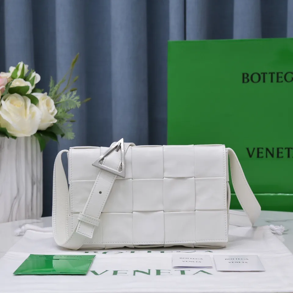 Oil wax leather (white)